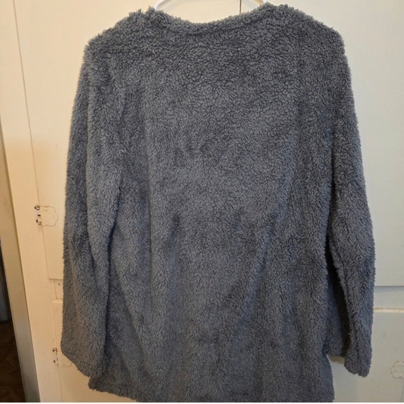 NWOT Gray Fluffy Teddy Sherpa Pullover Sweater-Size Medium - Picture 3 of 3